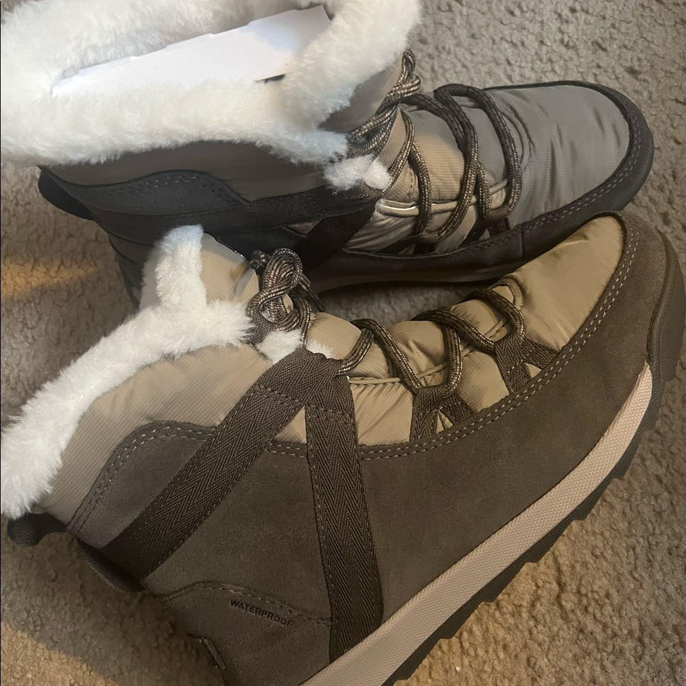 New Sorel Whitney Flurry Waterproof Faux Fur Suede Black White Winter Boots 8.